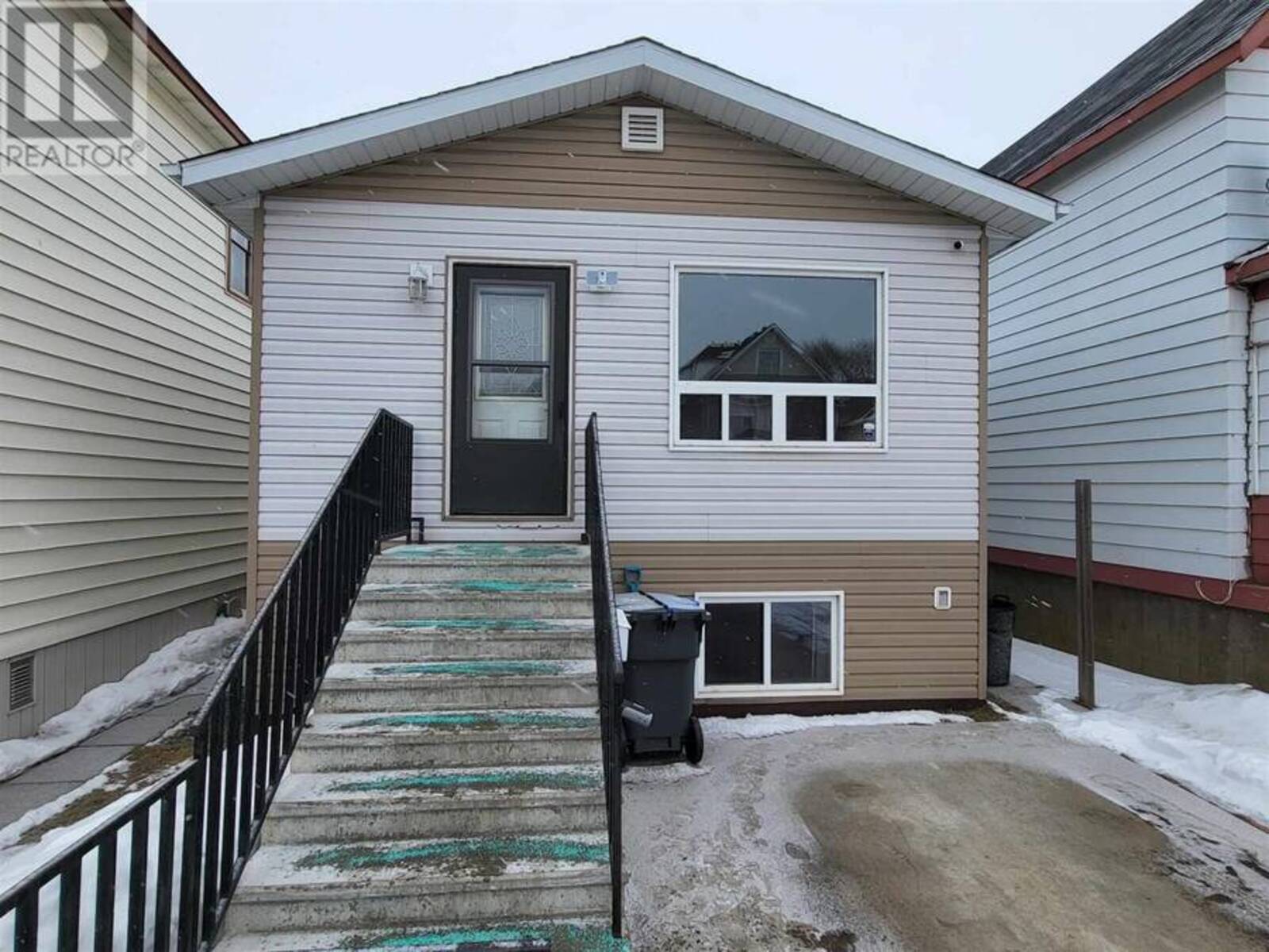 522 MCINTOSH ST, Thunder Bay, Ontario P7C 2Z9