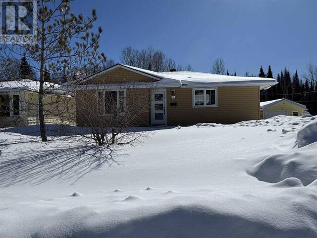 34 Redwing AVE Manitouwadge Ontario, P0T 2C0 - 3 Bedrooms Home For Sale