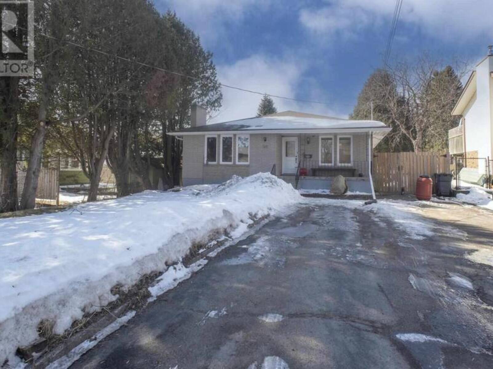 317 Fitzgerald ST, Thunder Bay, Ontario P7A 7V8