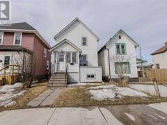 425 Wiley ST Thunder Bay Ontario, P7C 3N1