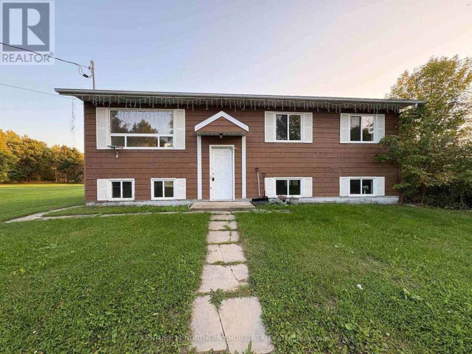 44 ELEANOR LAKE ROAD, Lake of the Woods, Ontario P0W 1M0