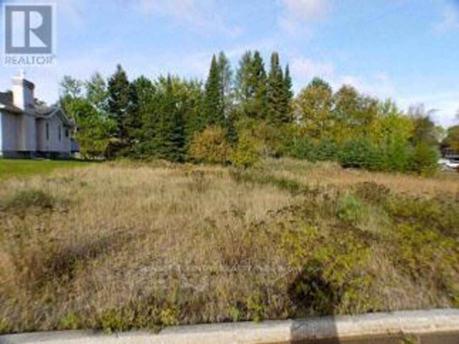 2 SANDY BEACH MEWS, Dryden, Ontario P8N 3J6