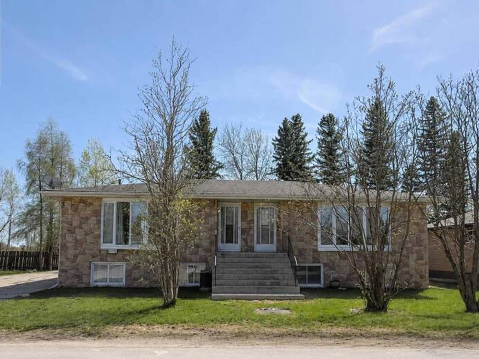 113 Cedar CRES, Greenstone, Ontario P0T 2A0