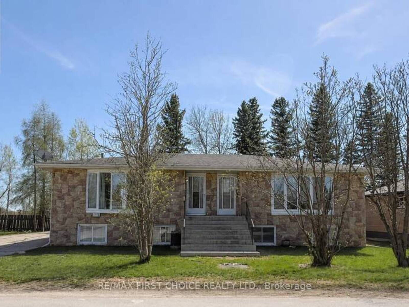 113 CEDAR CRESCENT, Greenstone, Ontario P0T 2A0