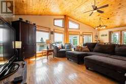 220D Phantom DR | Kenora Ontario | Slide Image Ten