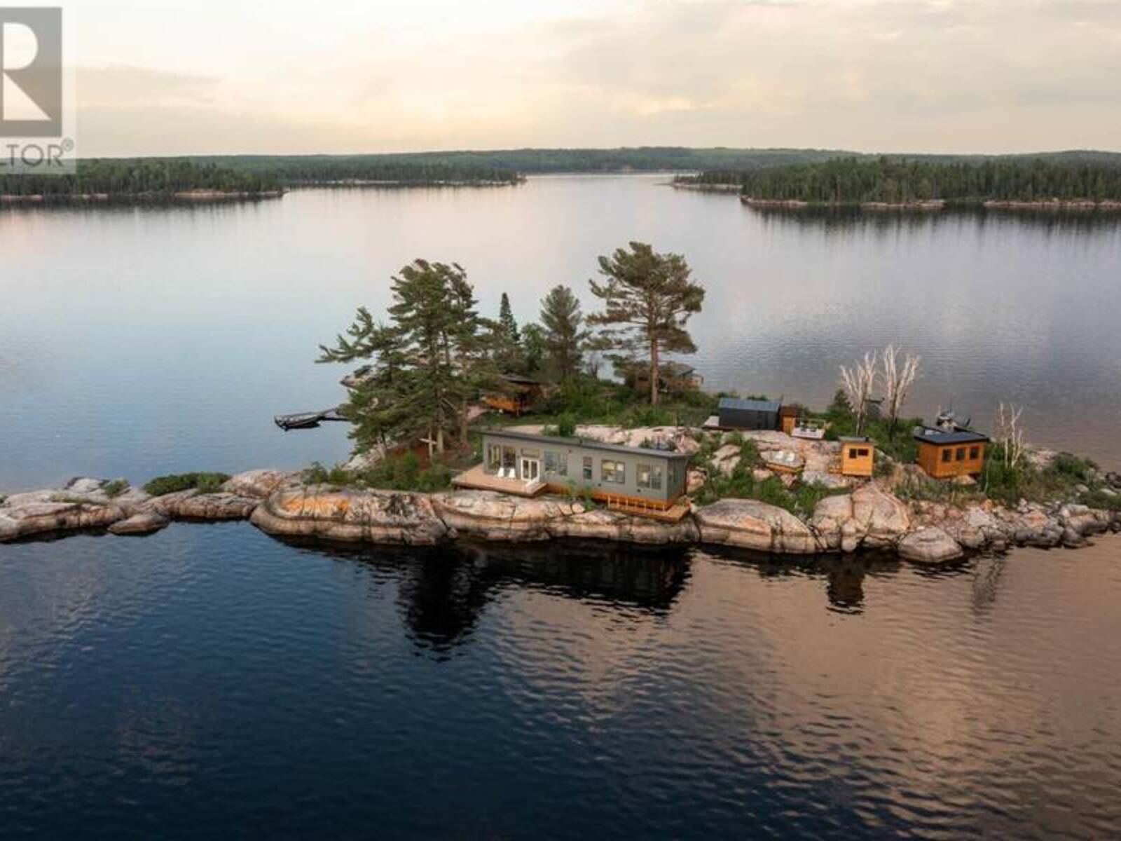 Island S900 Little Sand Lake, Kenora, Ontario P0X 1J0