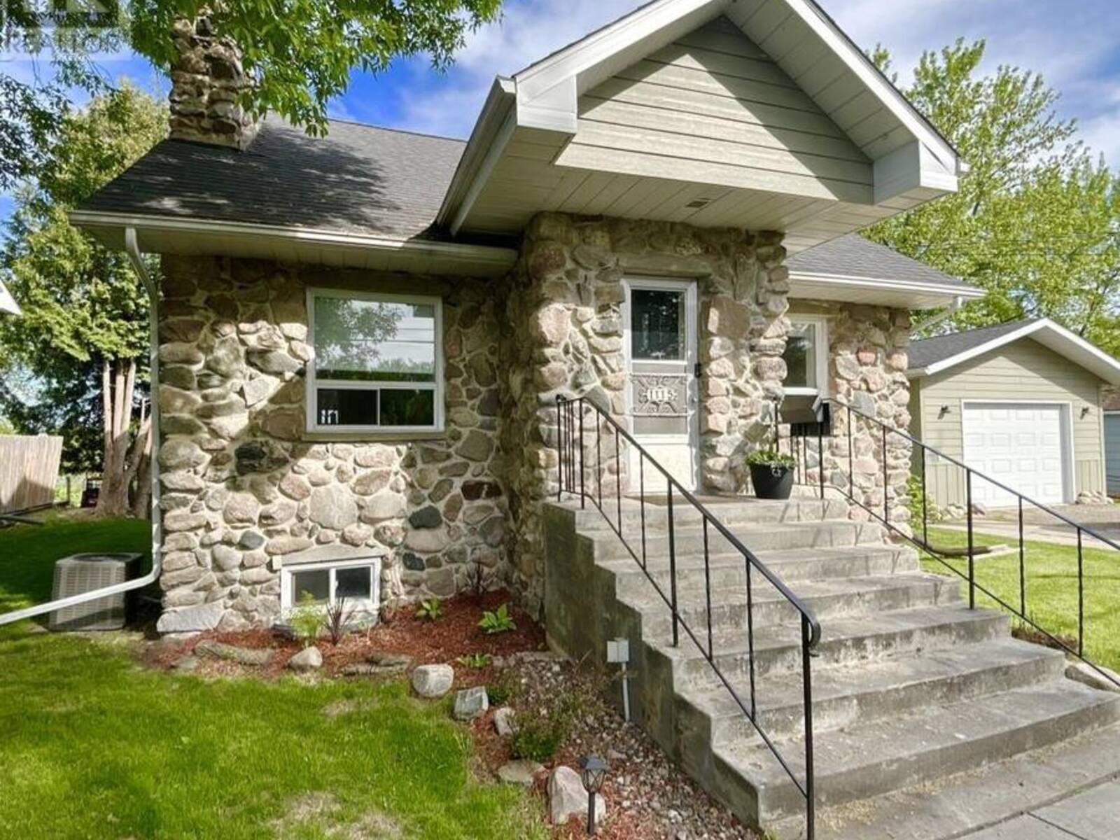 1115 River Road West, Fort Frances, Ontario P9A 2V3