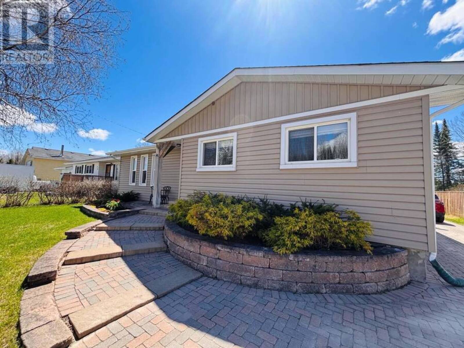 48 Redwing AVE, Manitouwadge, Ontario P0T 2C0