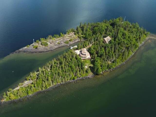 1 Palette IS Thunder Bay Ontario, P7A 0Z7 - 3 Bedrooms Waterfront Home For sale