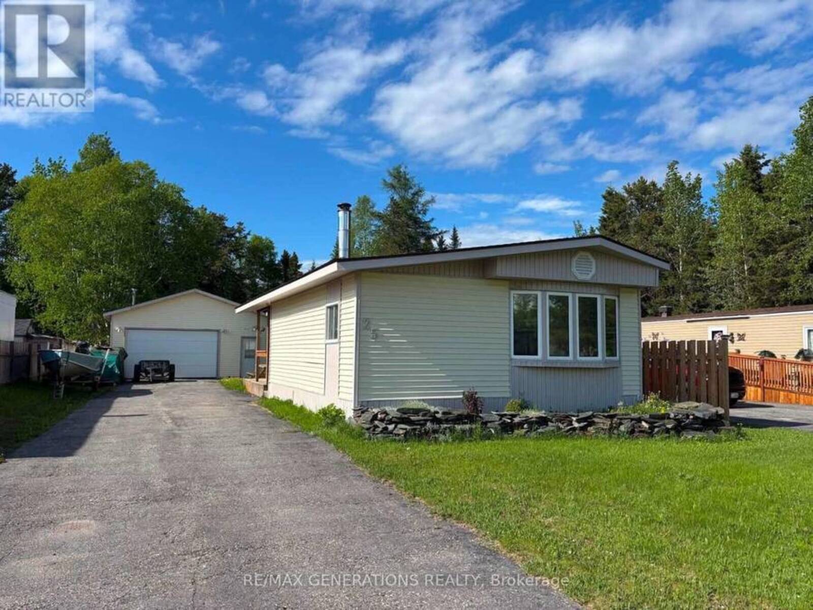 25 COVENEY STREET, Marathon, Ontario P0T 2E0