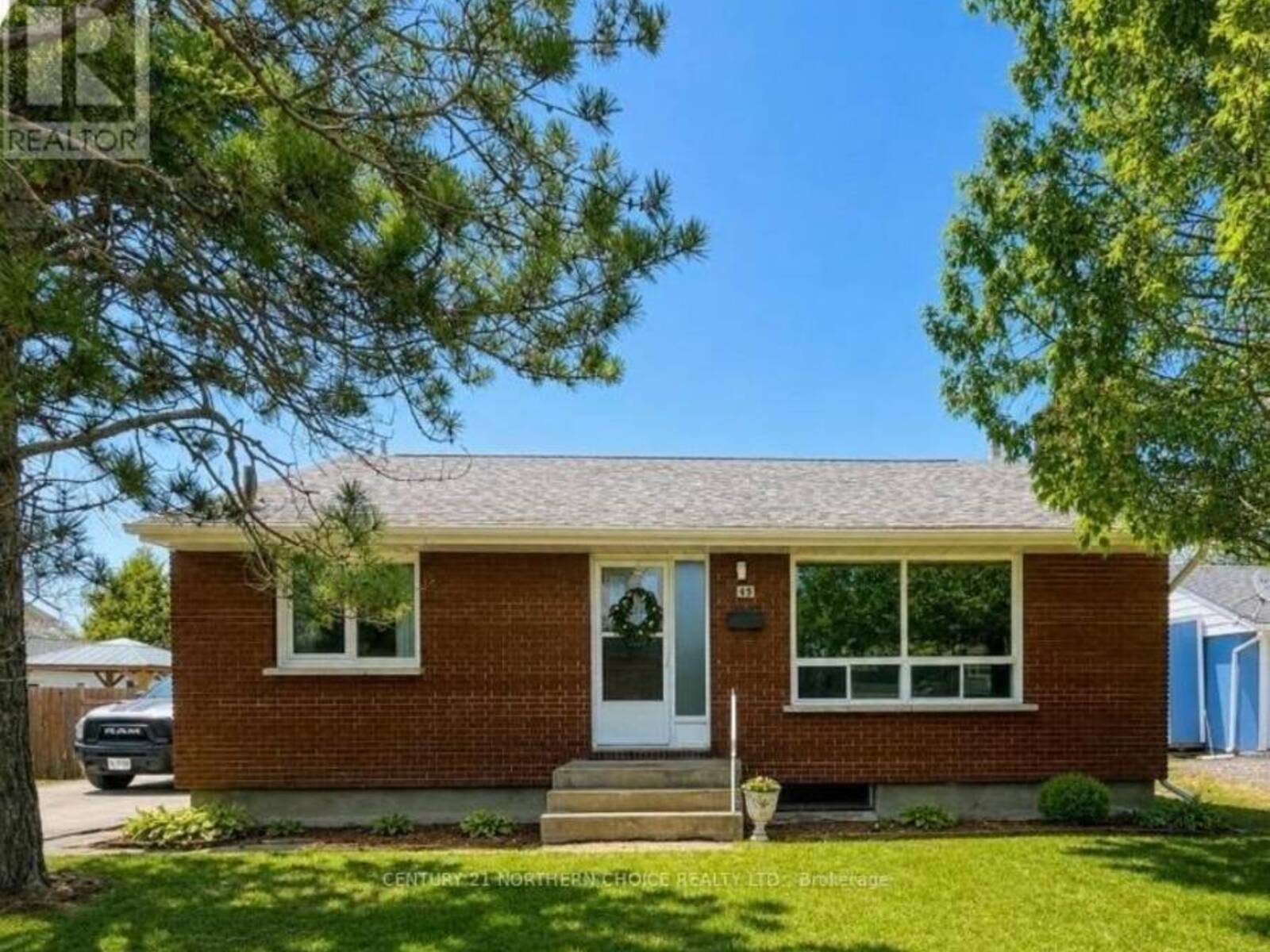 45 DINGWALL PARKWAY, Dryden, Ontario P8N 1T5