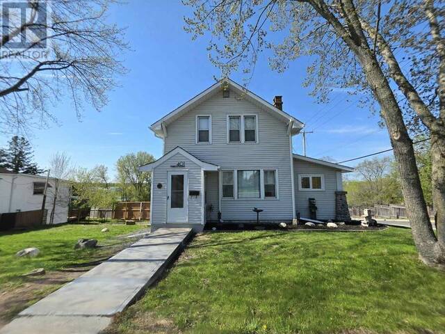401 Third Street South Kenora Ontario, P9N 1J2 - 4 Bedrooms Home For Sale