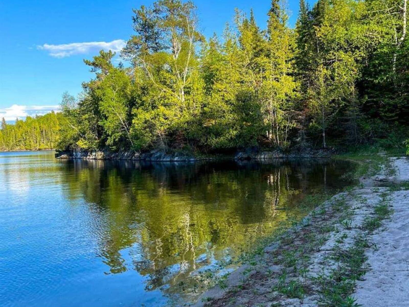 11 HAY ISLAND E, Keewatin, Ontario P0X 1H0