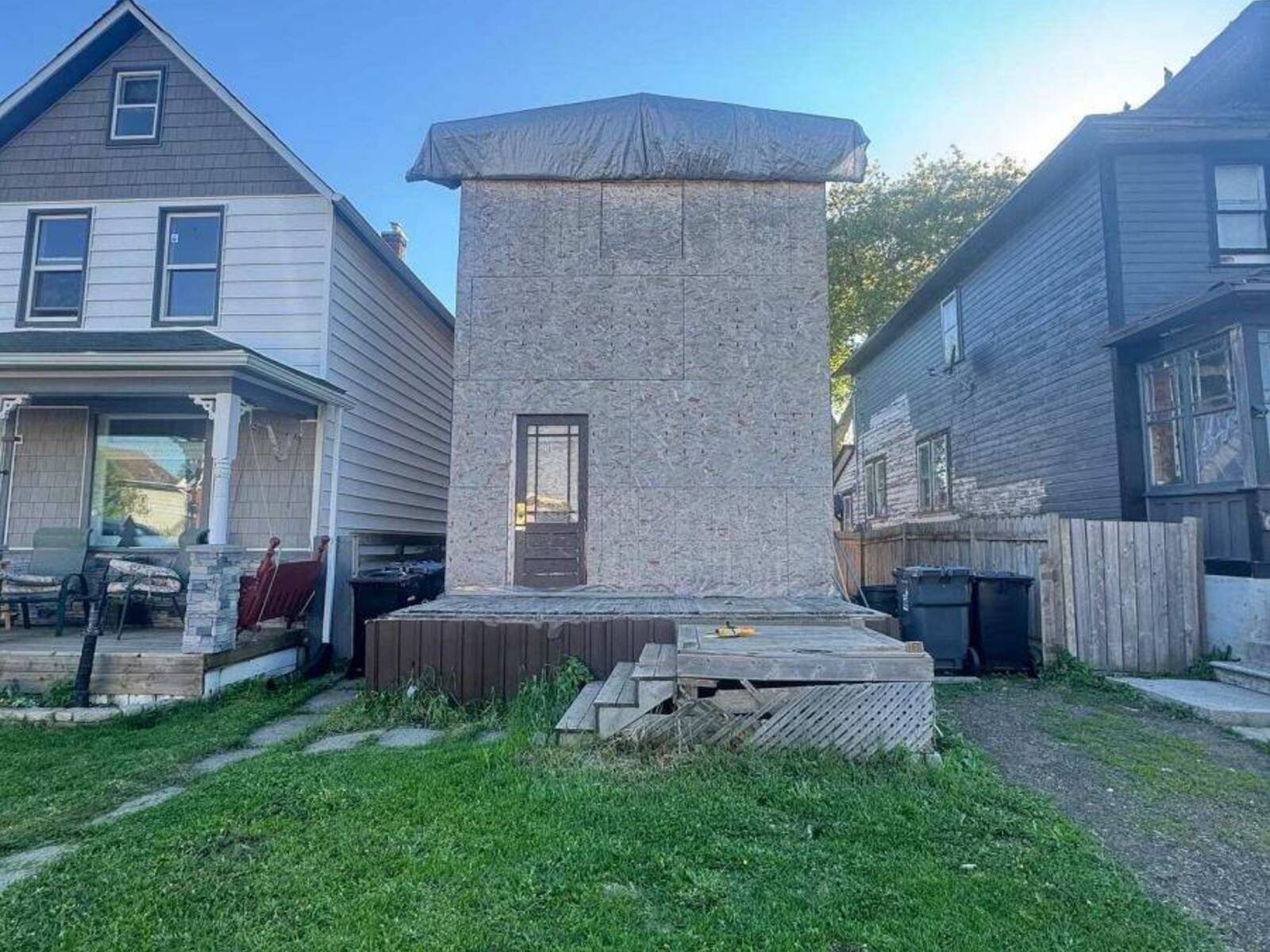 525 MCINTOSH STREET, Thunder Bay, Ontario P7C 3A1