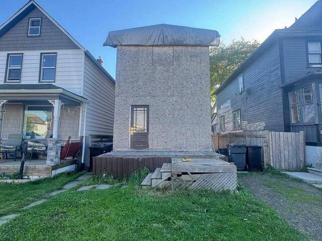 525 MCINTOSH STREET Thunder Bay Ontario, P7C 3A1 - Home For Sale