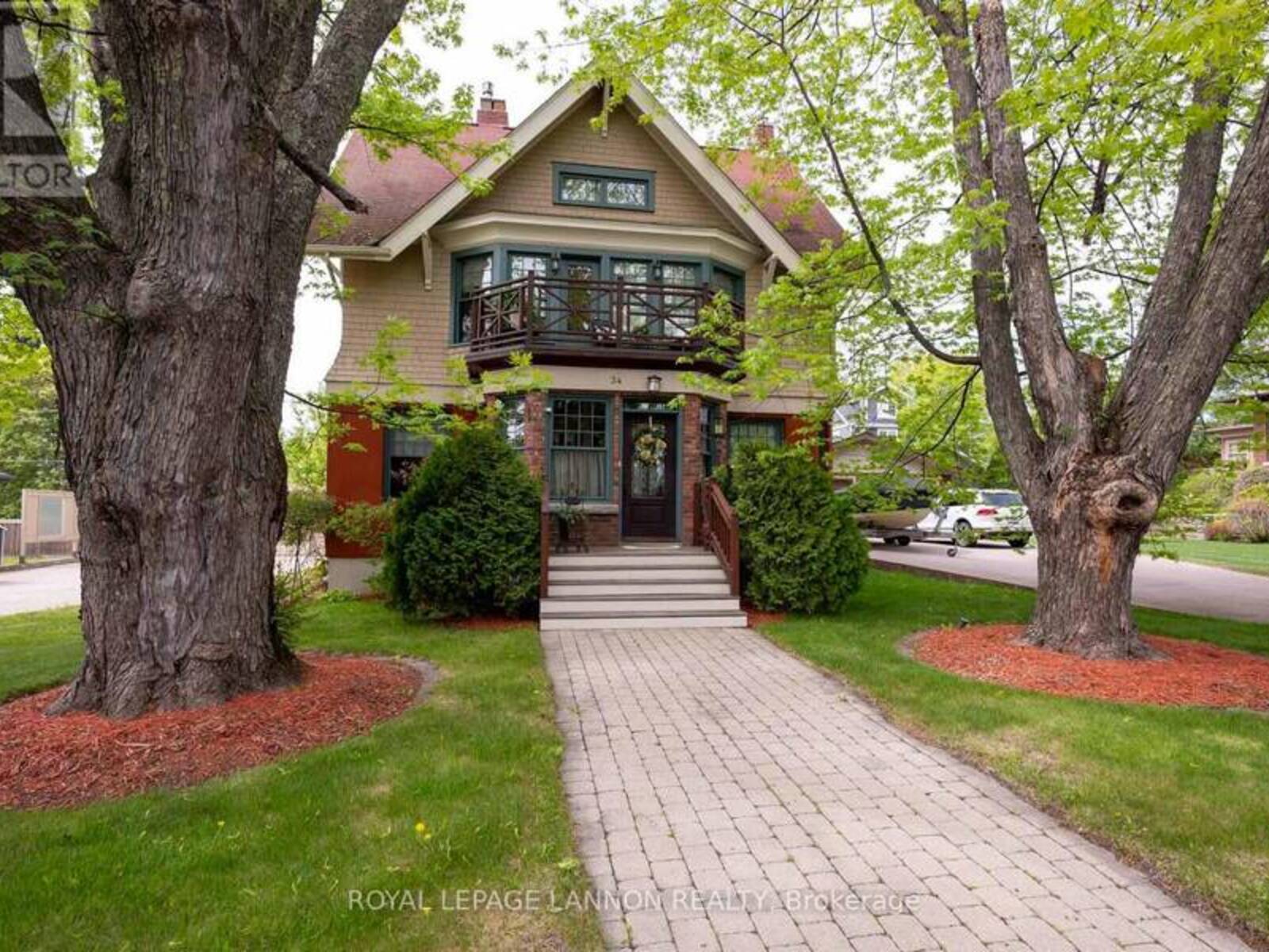 34 WINNIPEG AVENUE, Thunder Bay, Ontario P7B 3P7