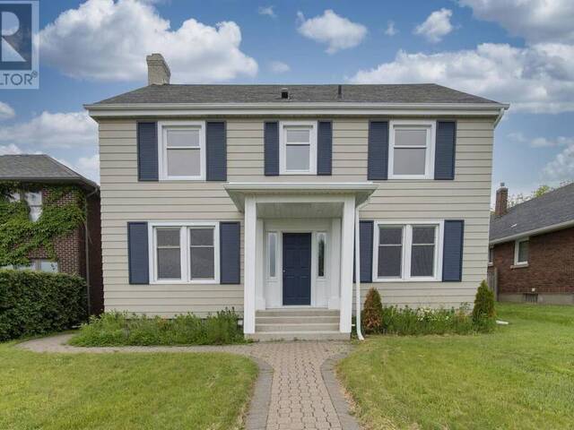 120 High ST Thunder Bay Ontario, P7B 3K5 - 6 Bedrooms Home For Sale