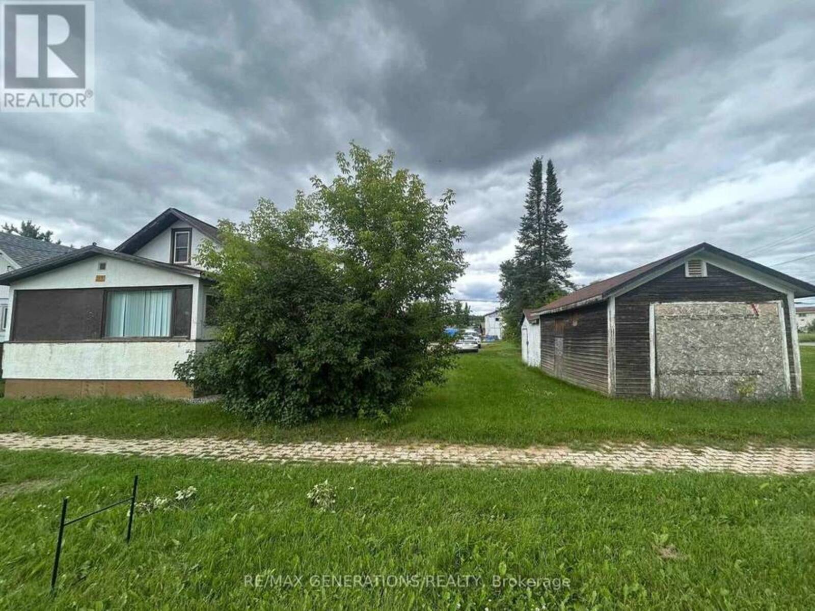208 MACKENZIE AVENUE, Atikokan, Ontario P0T 1C0