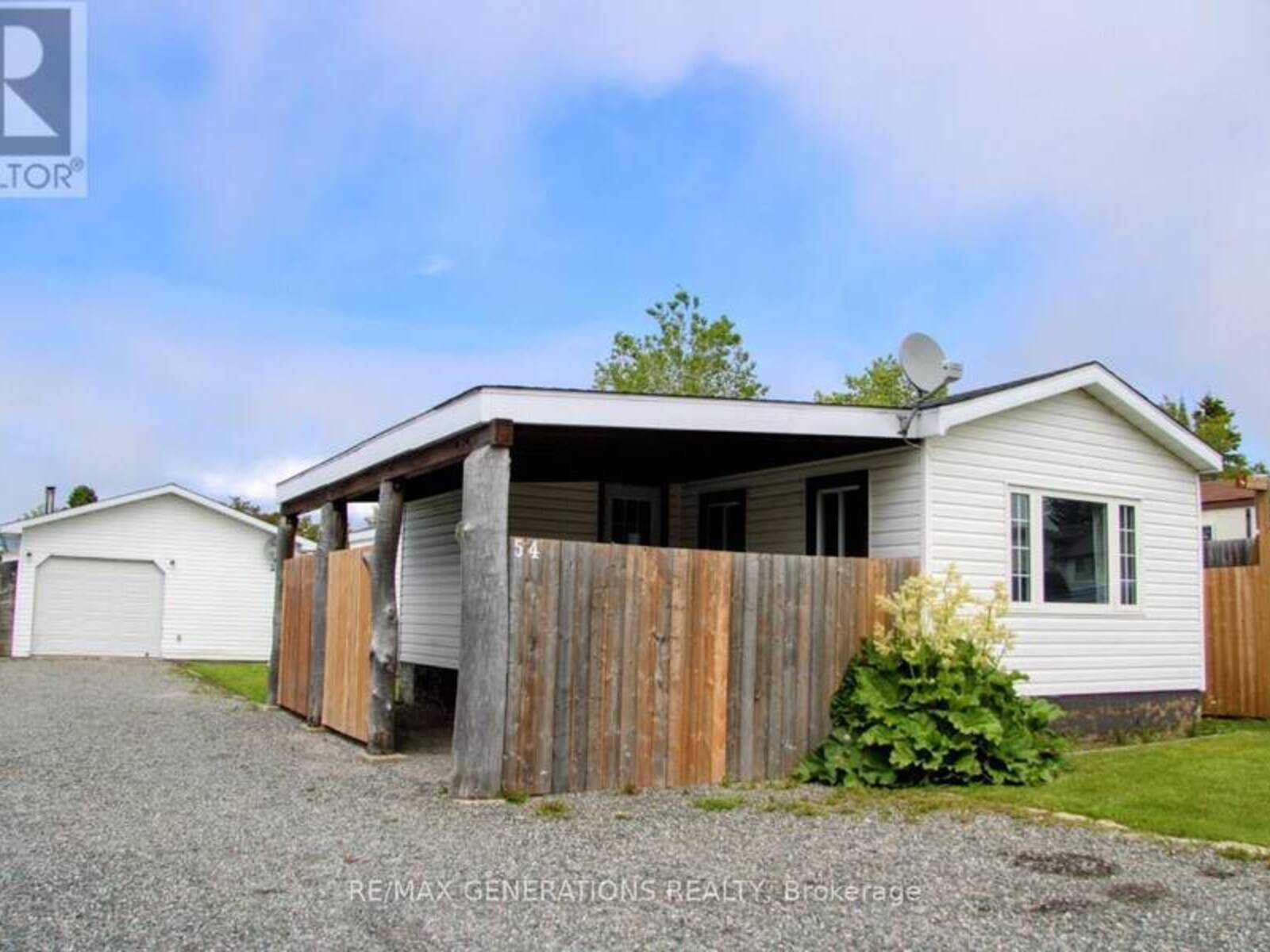 54 JACKSON CRESCENT, Marathon, Ontario P0T 2E0