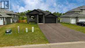 2708 KING GEORGE'S PARK DR. | Thunder Bay Ontario | Slide Image Two
