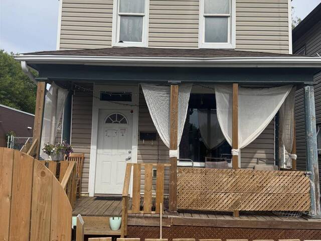 336 May Street North Thunder Bay Ontario, P7C 3R2 - 5 Bedrooms Home For Sale