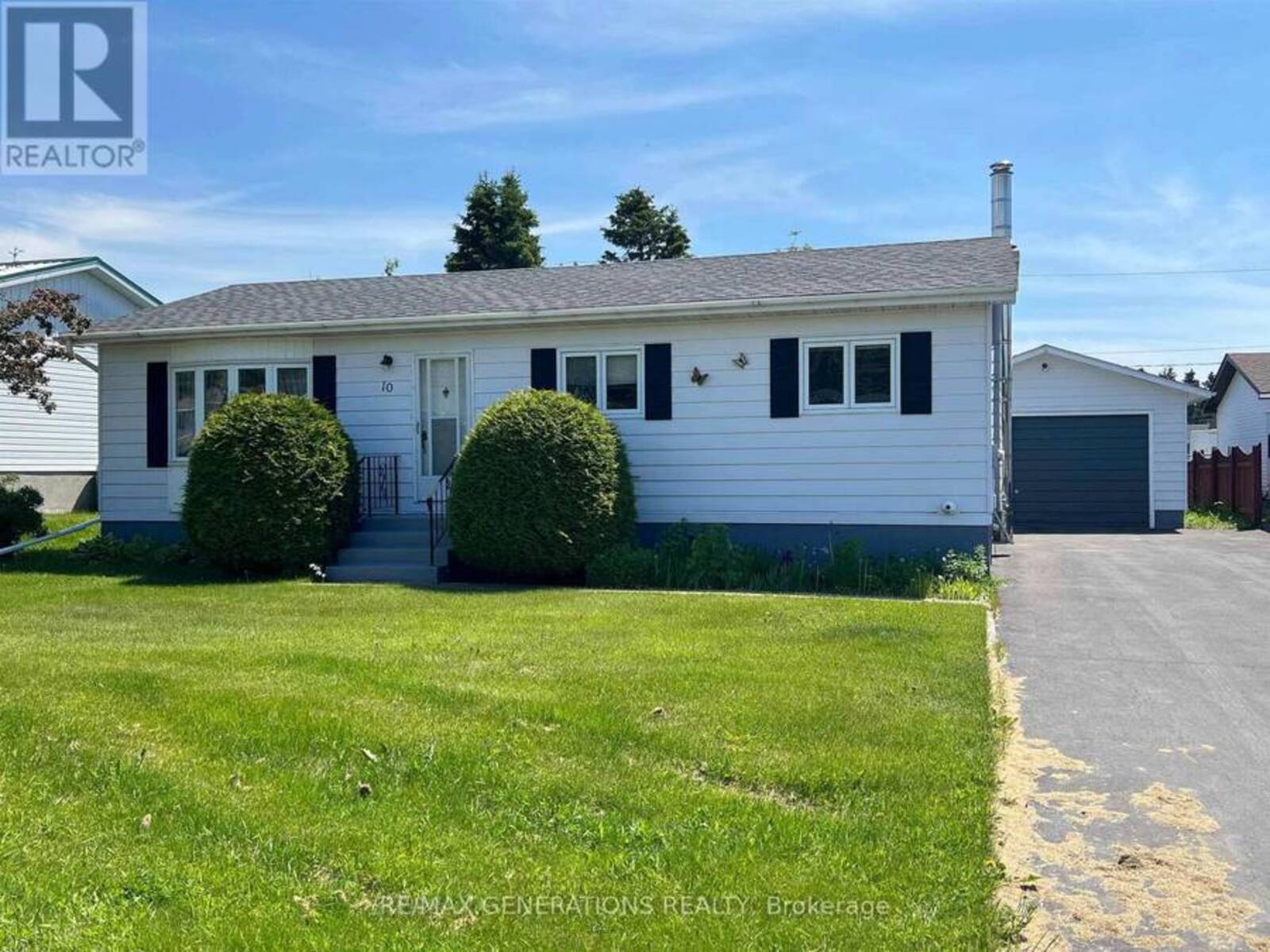 10 LLOYD IRWIN STREET, Marathon, Ontario P0T 2E0