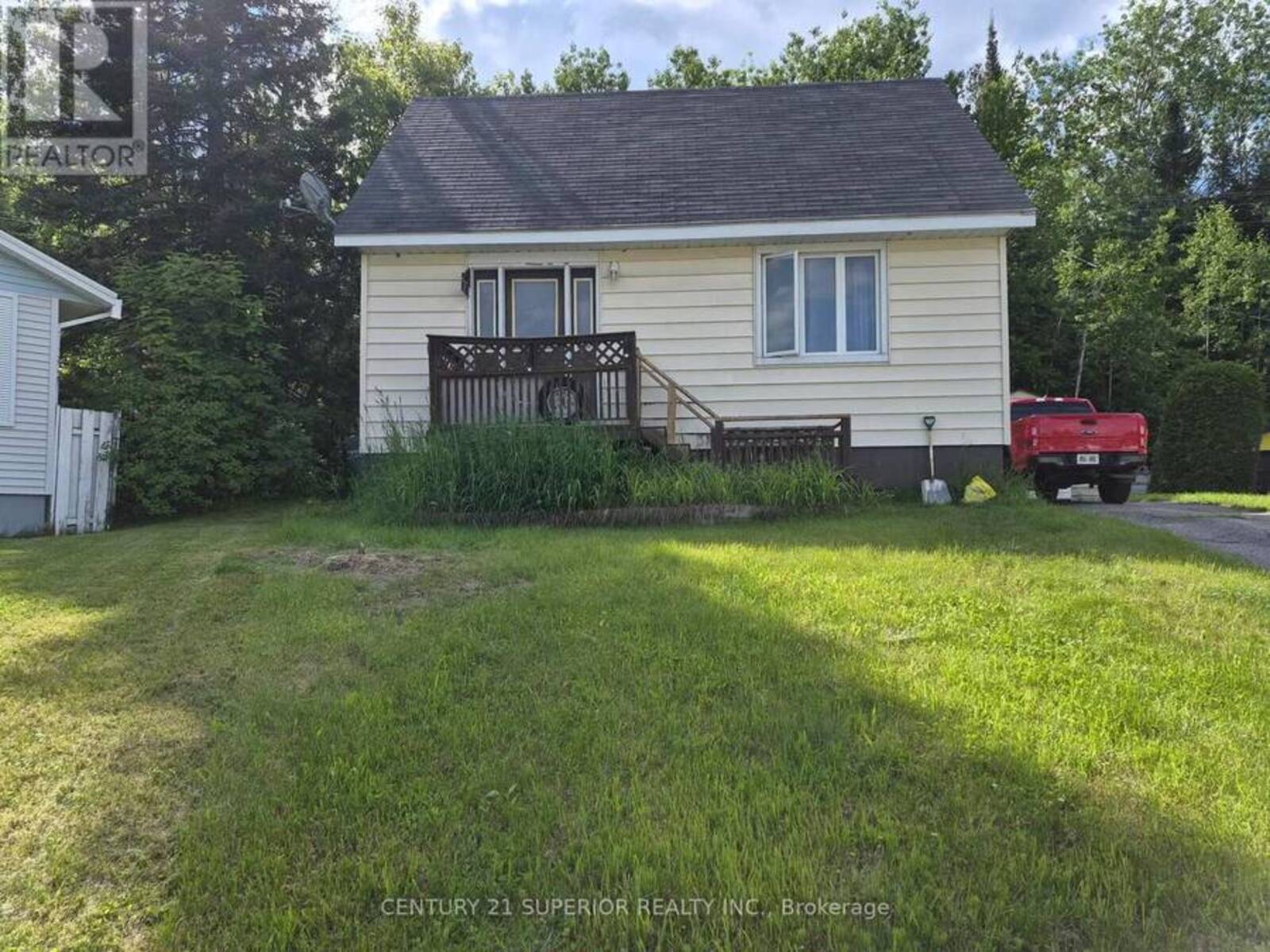7 ESSA PLACE, Manitouwadge, Ontario P0T 2C0