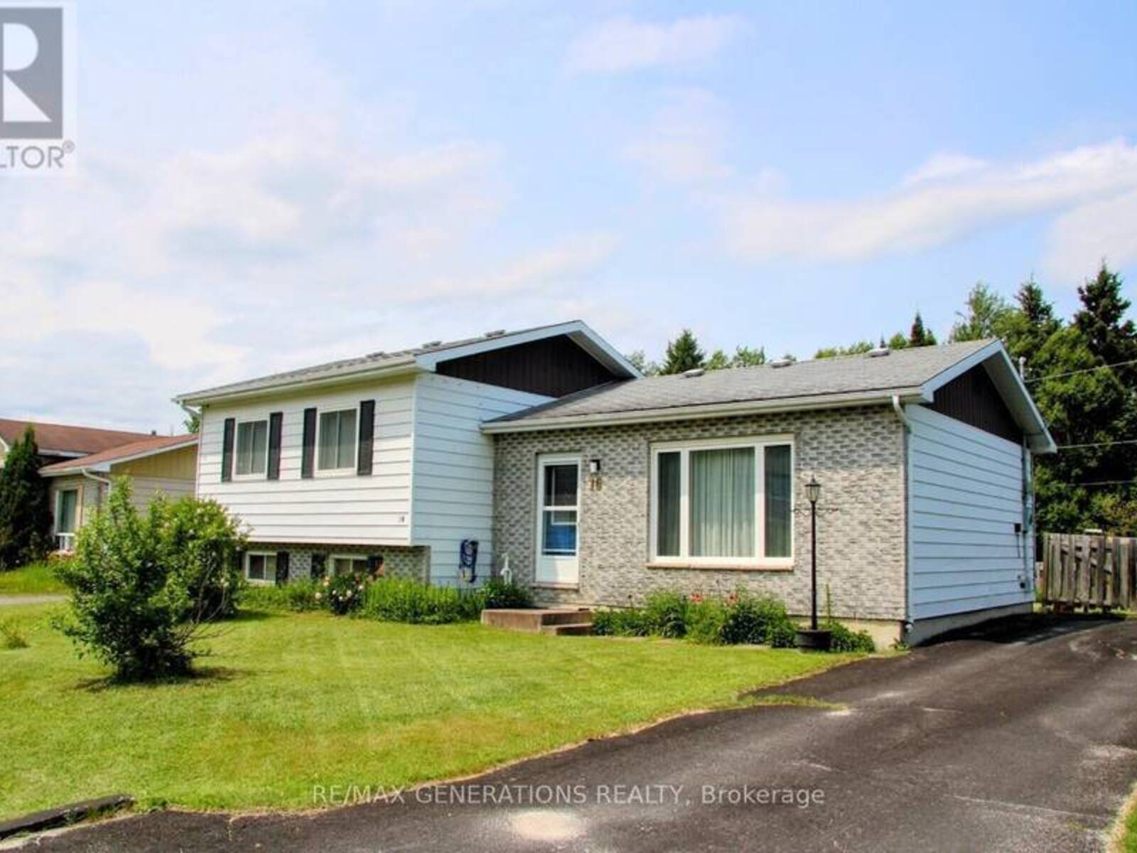 16 MATACHEWAN ROAD, Manitouwadge, Ontario P0T 2C0