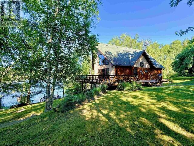 60 Campbell Road Kenora Ontario, P9N 4N3 - 4 Bedrooms Waterfront Home For sale