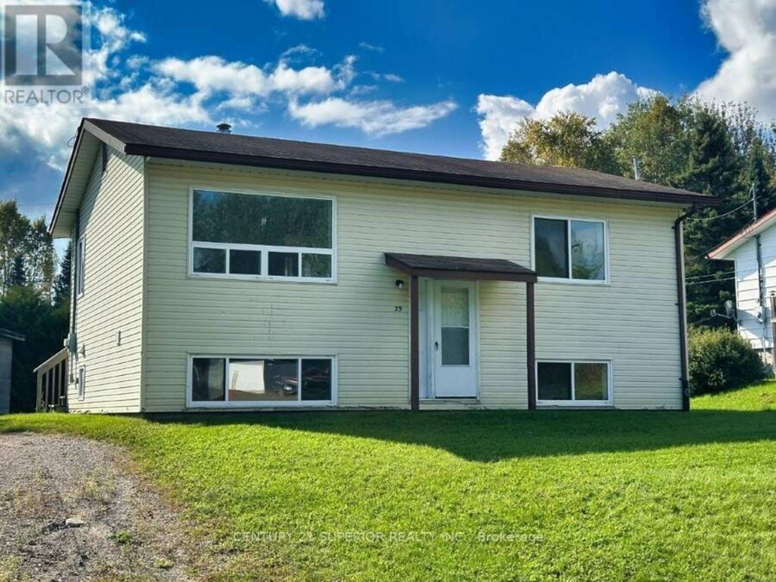 29 PARKWAY PLACE, Terrace Bay, Ontario P0T 2W0
