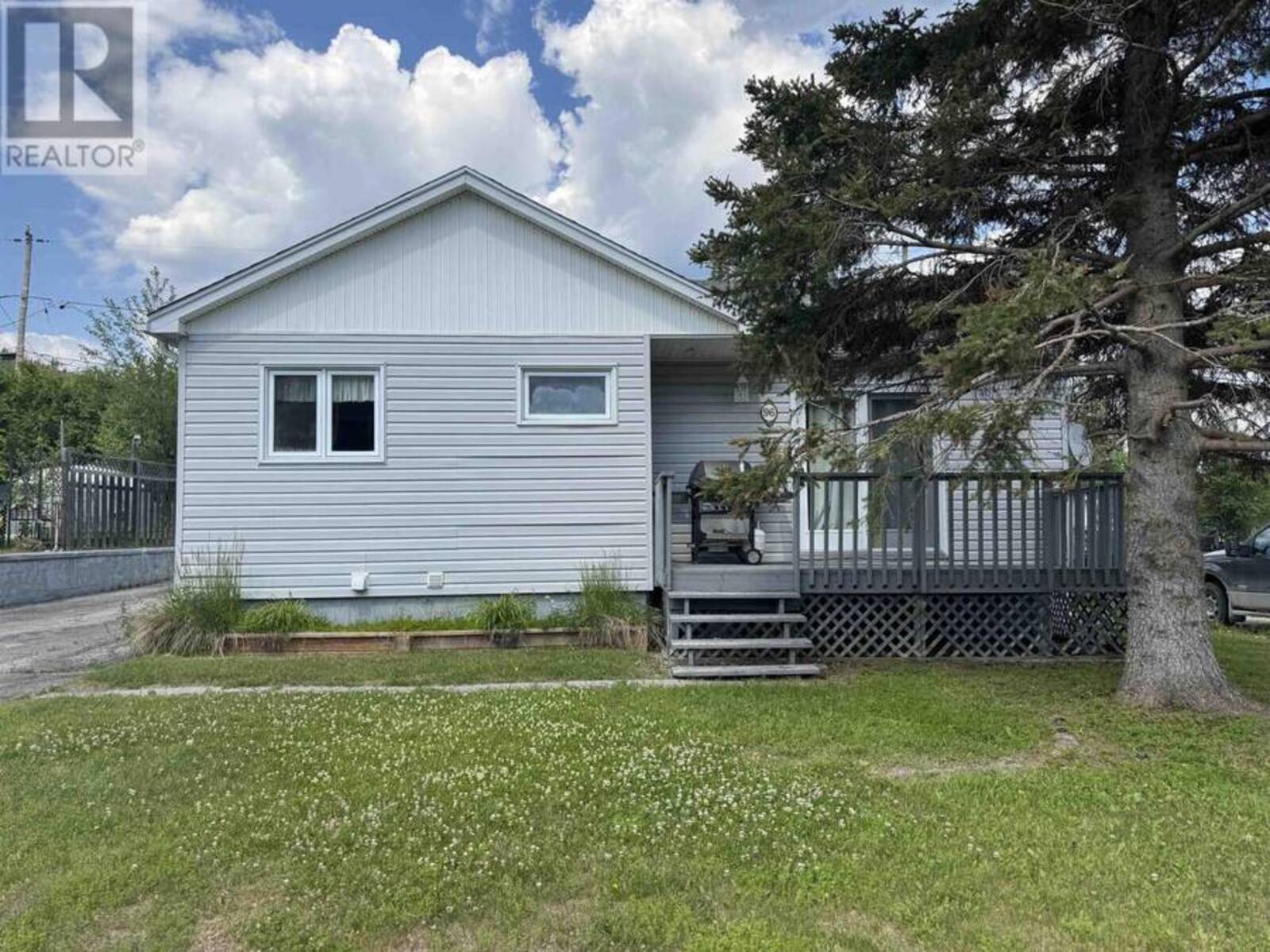 96 Warbler DR, Manitouwadge, Ontario P0T 2C0