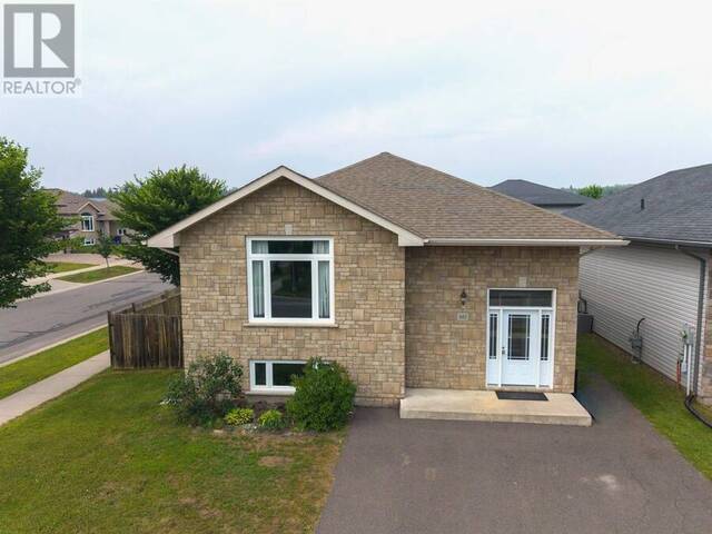 461 LONGBOW ST Thunder Bay Ontario, P7G 0A5 - 4 Bedrooms Home For Sale