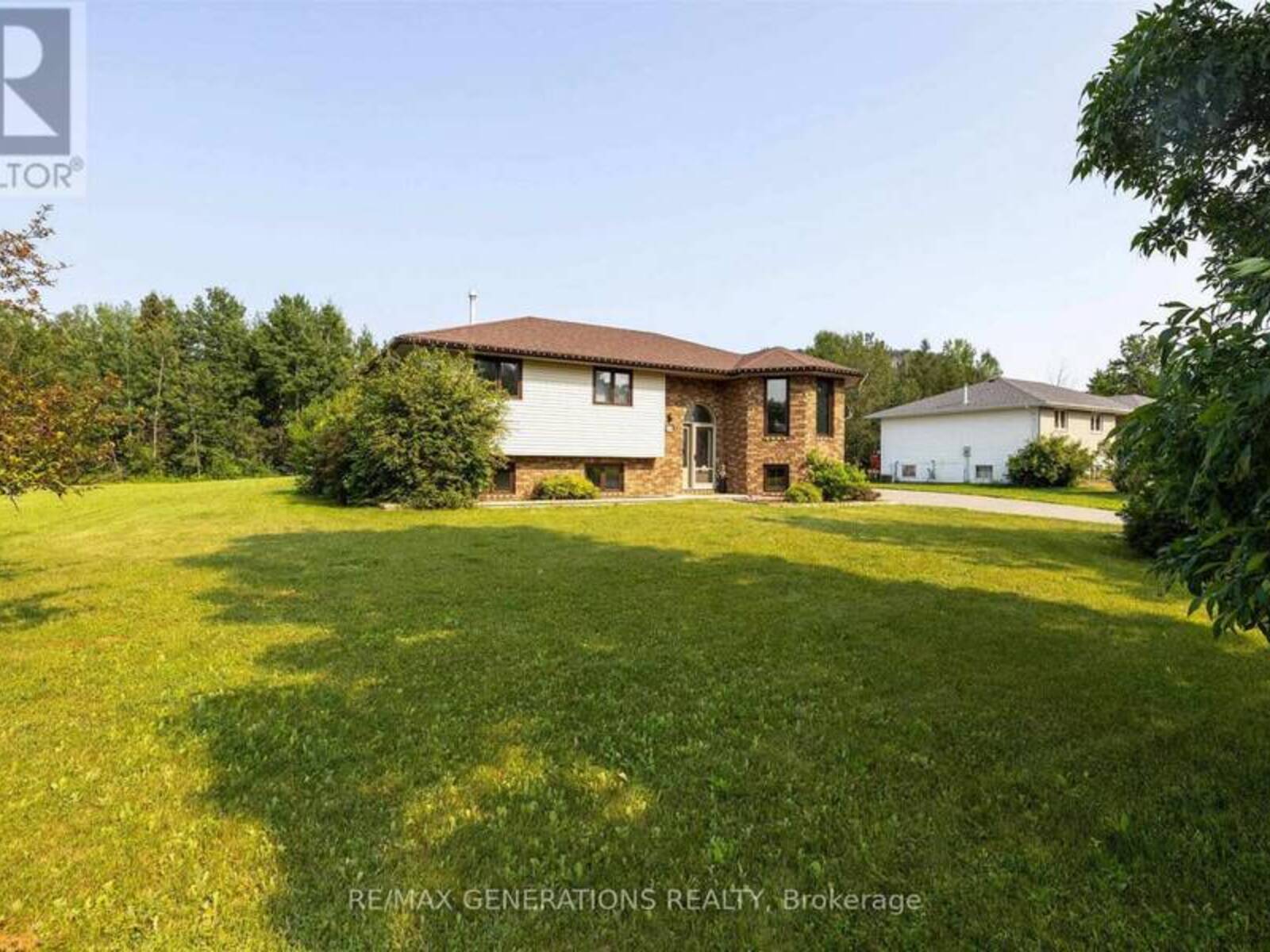 2446 CASPIAN STREET, Thunder Bay, Ontario P7J 1A1