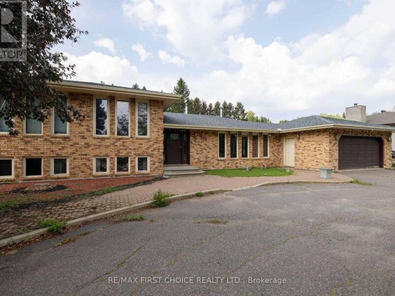 2089 OTWAY STREET, Thunder Bay, Ontario P7K 1H5