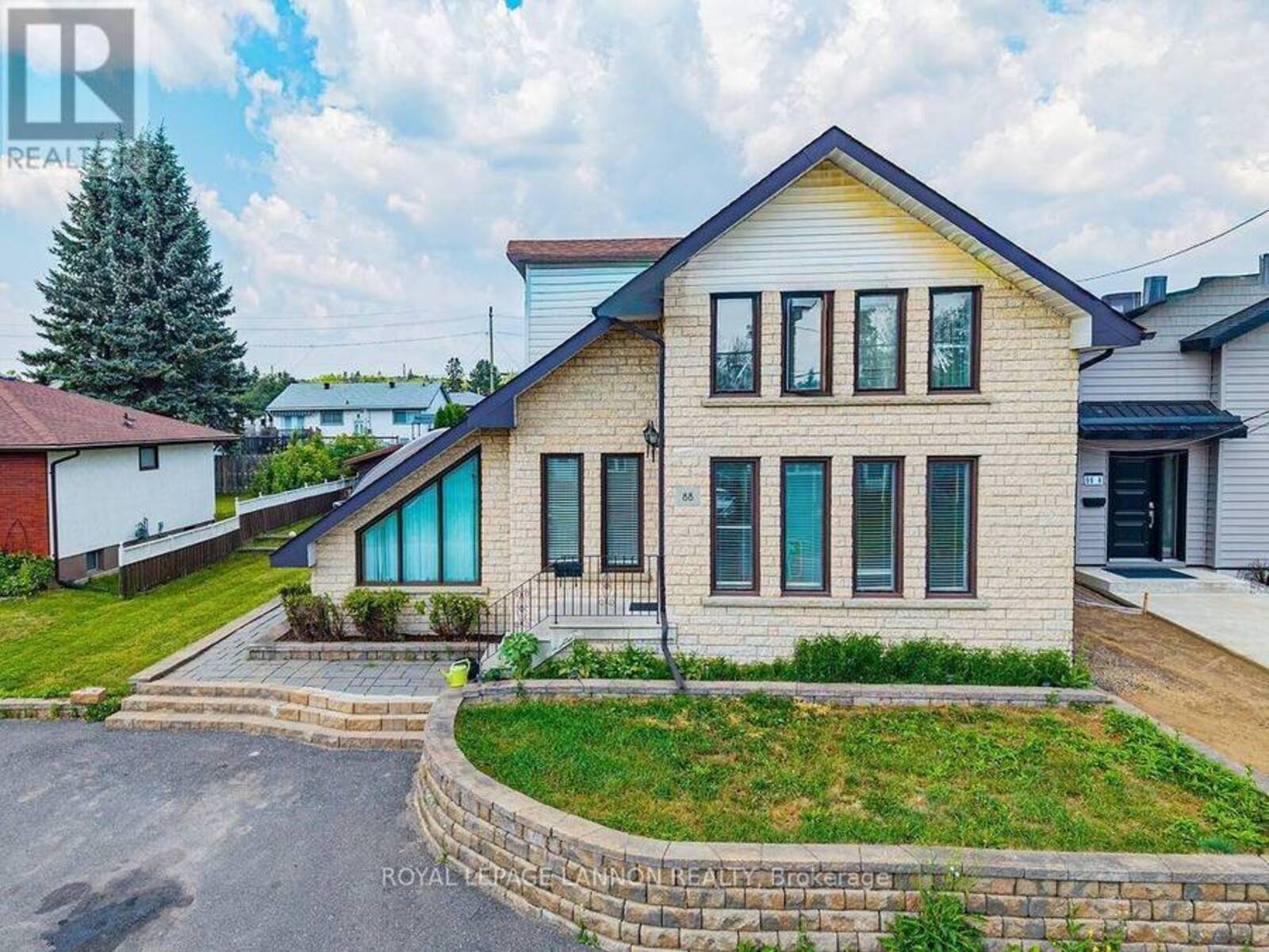 88 CARL AVE., Thunder Bay, Ontario P7B 4Z5