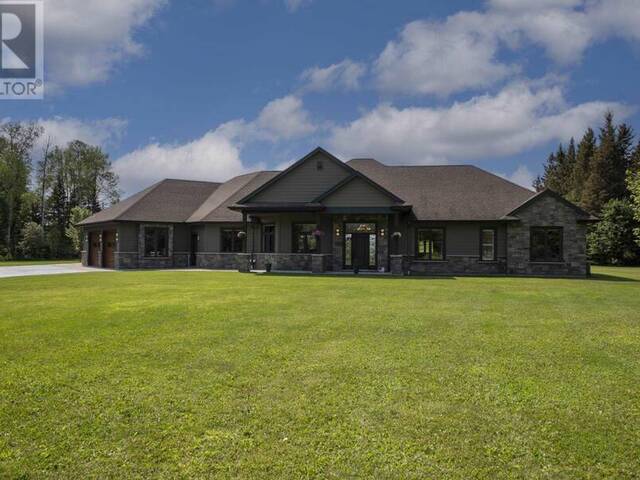 2422 Broadway Ave Thunder Bay Ontario, P7K 1K7 - Property For Sale