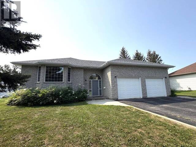 2156 Falconcrest Drive Thunder Bay Ontario, P7J 1H5 - Property For Sale