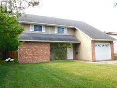 70 Wood ST Dryden Ontario, P8N 1T2