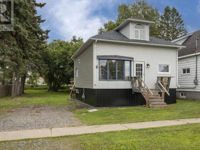 238 Angus ST Thunder Bay Ontario, P7A 2Y4 - 2 Bedrooms Home For Sale