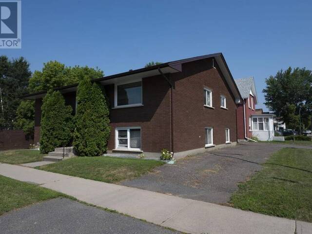 1103 Donald Street East Thunder Bay Ontario, P7E 5V9 - Property For Sale