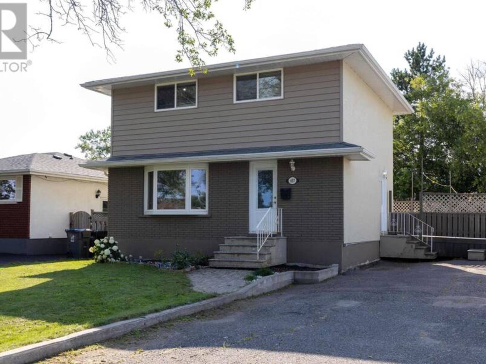 637 Redwood AVE W, Thunder Bay, Ontario P7C 5G2