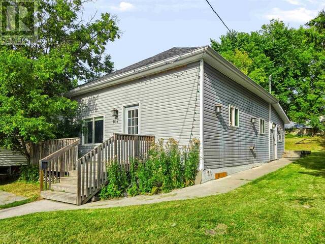 817 Fourth AVE S Kenora Ontario, P9N 1Z9 - 2 Bedrooms Home For Sale