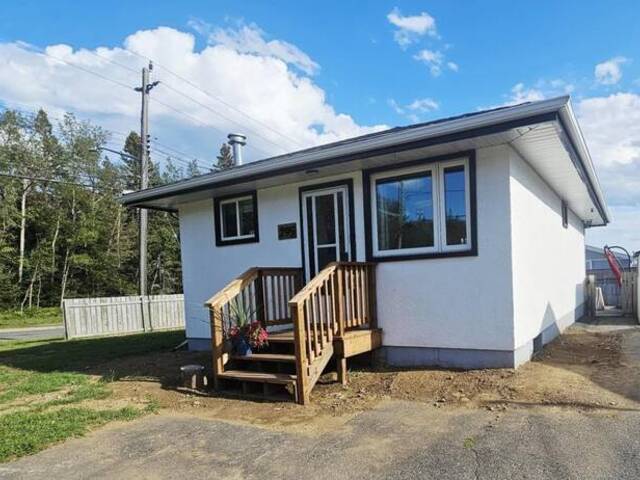 295 Cowan ST Thunder Bay Ontario, P7A 1R6 - 2 Bedrooms Home For Sale