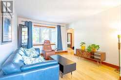 637 Hyde Park AVE | Thunder Bay Ontario | Slide Image Ten