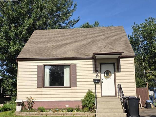 134 Kenogami AVE S Thunder Bay Ontario, P7B 4R7 - Property For Sale
