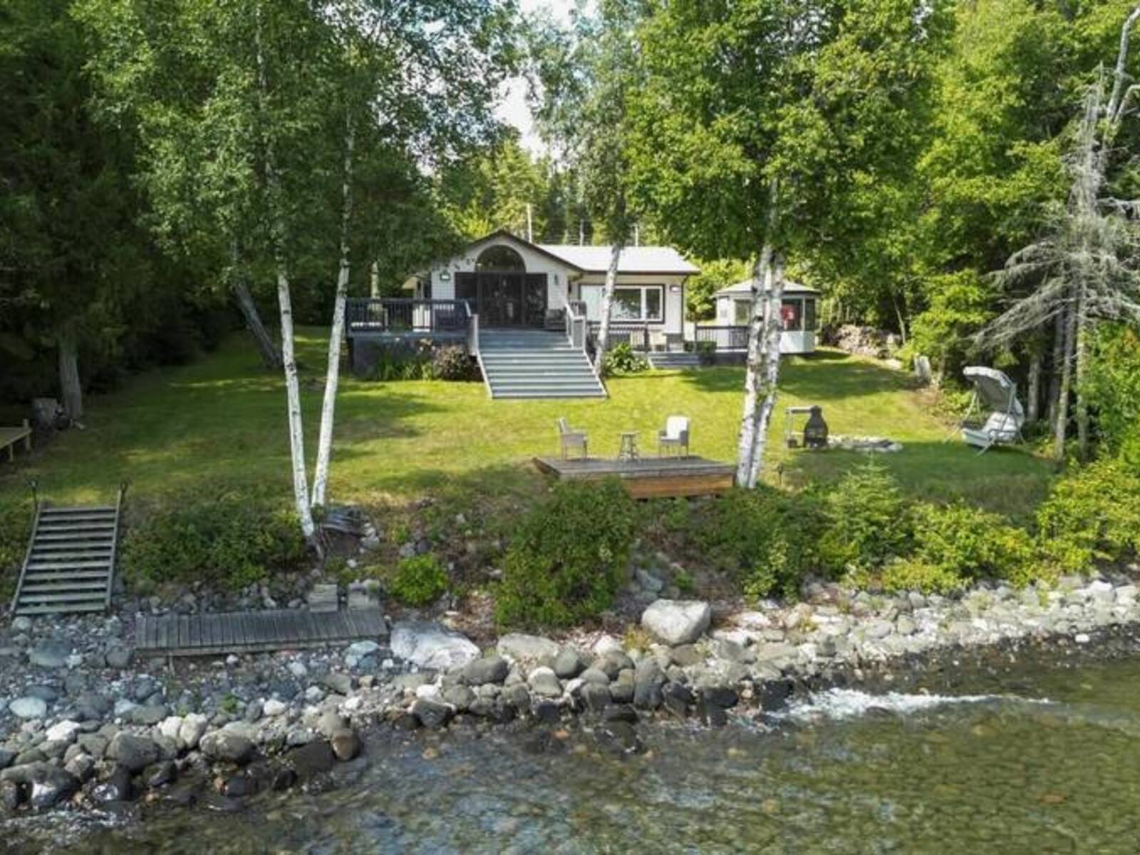 2427 Scott DR, Thunder Bay, Ontario P7A 0Y7
