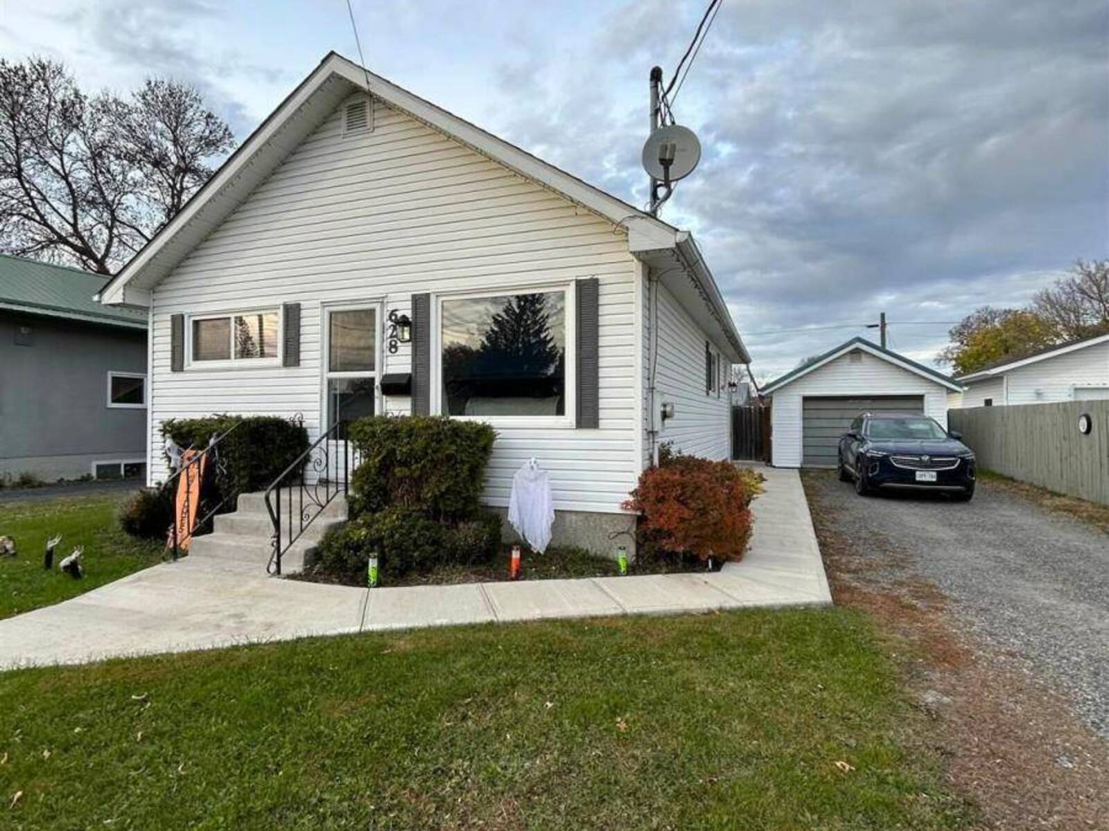 628 SECOND STREET E, Fort Frances, Ontario P9A 1N5