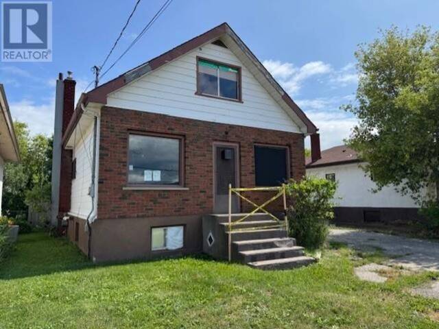 132 Northern AVE Thunder Bay Ontario, P7C 2V5 - Property For Sale