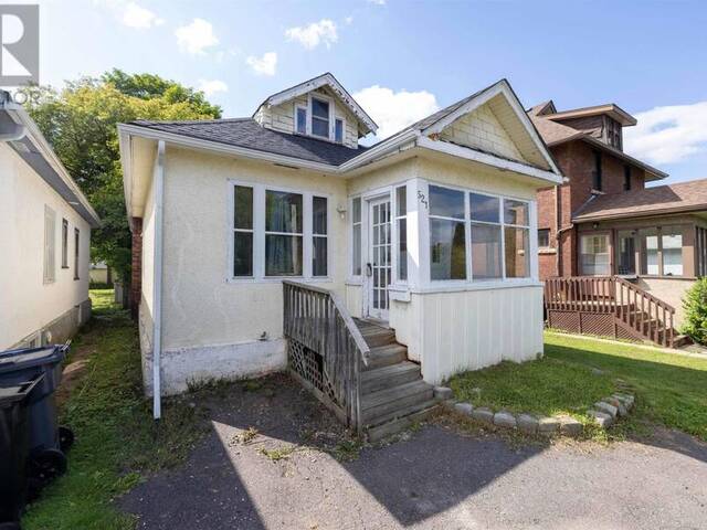 521 Vickers ST S Thunder Bay Ontario, P7E 1K1 - Property For Sale