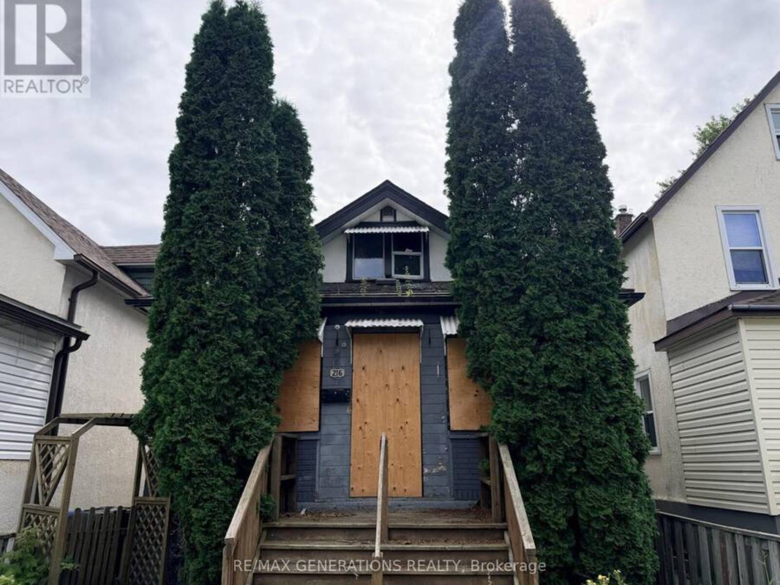 216 ROWAND STREET, Thunder Bay, Ontario P7C 2P4